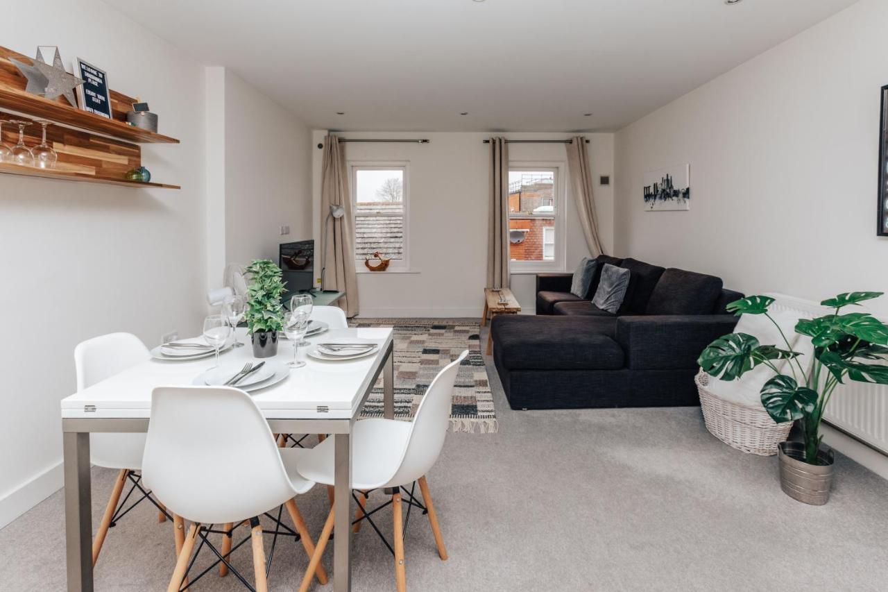 Central Modern Flat For 4-6 & Dedicated Parking Henley-on-Thames Exterior foto