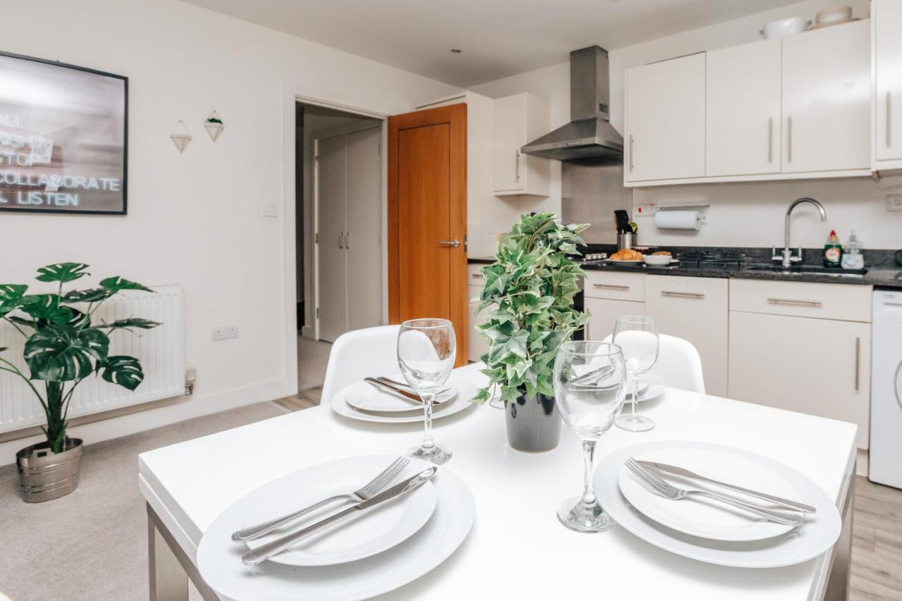 Central Modern Flat For 4-6 & Dedicated Parking Henley-on-Thames Exterior foto