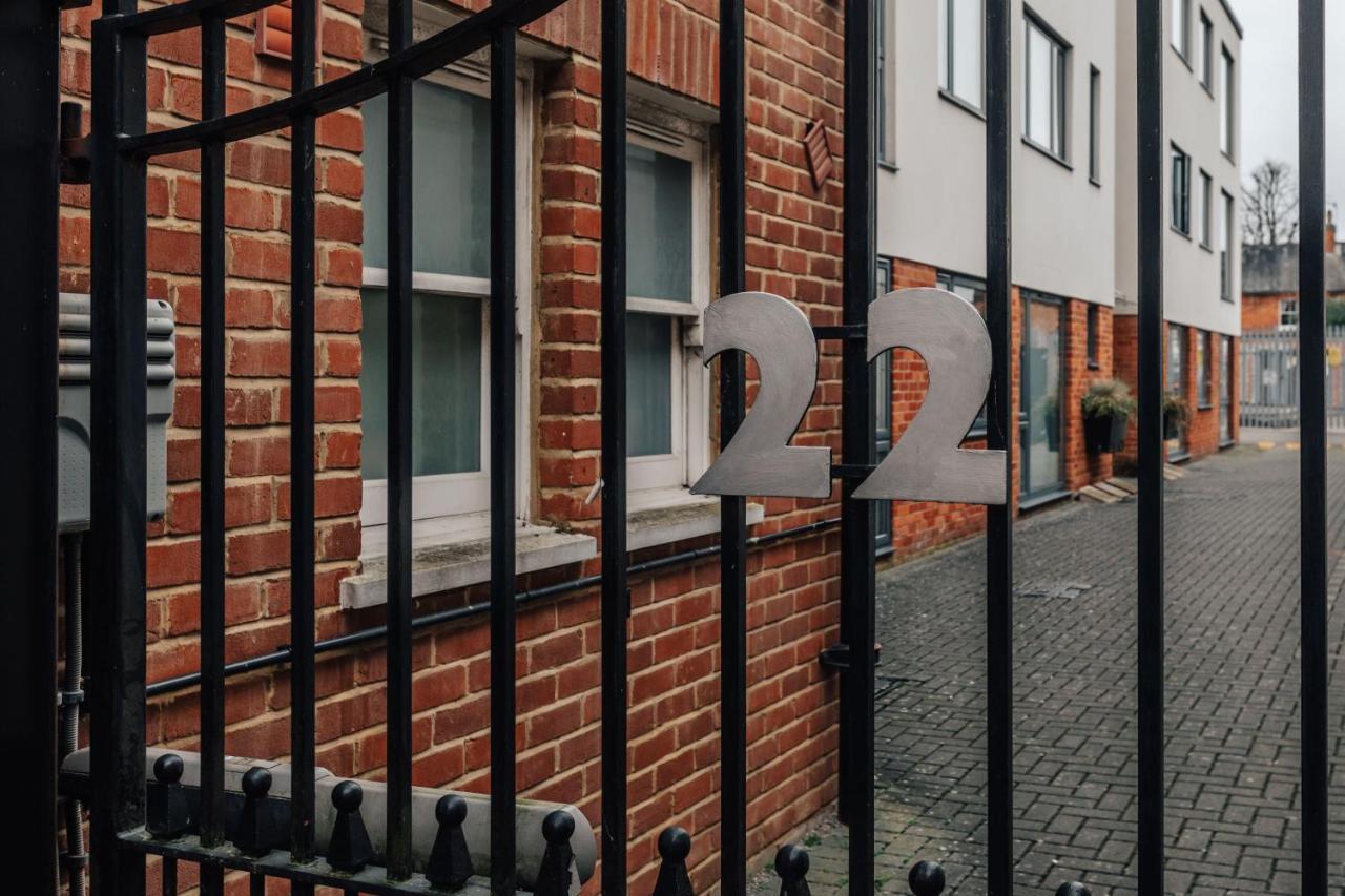 Central Modern Flat For 4-6 & Dedicated Parking Henley-on-Thames Exterior foto